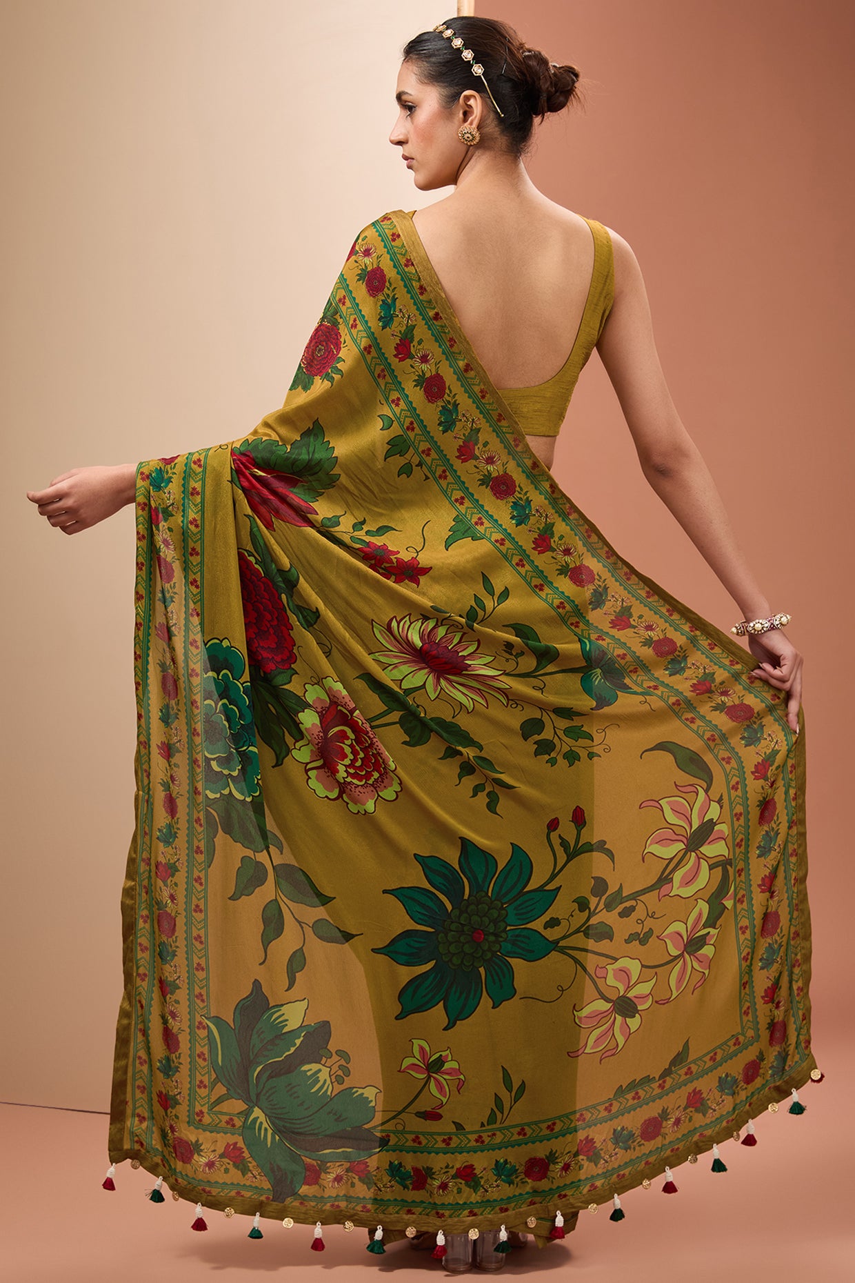 Yellow Viscose Chinon Digital Print Floral V Neck Saree With Blouse For Women