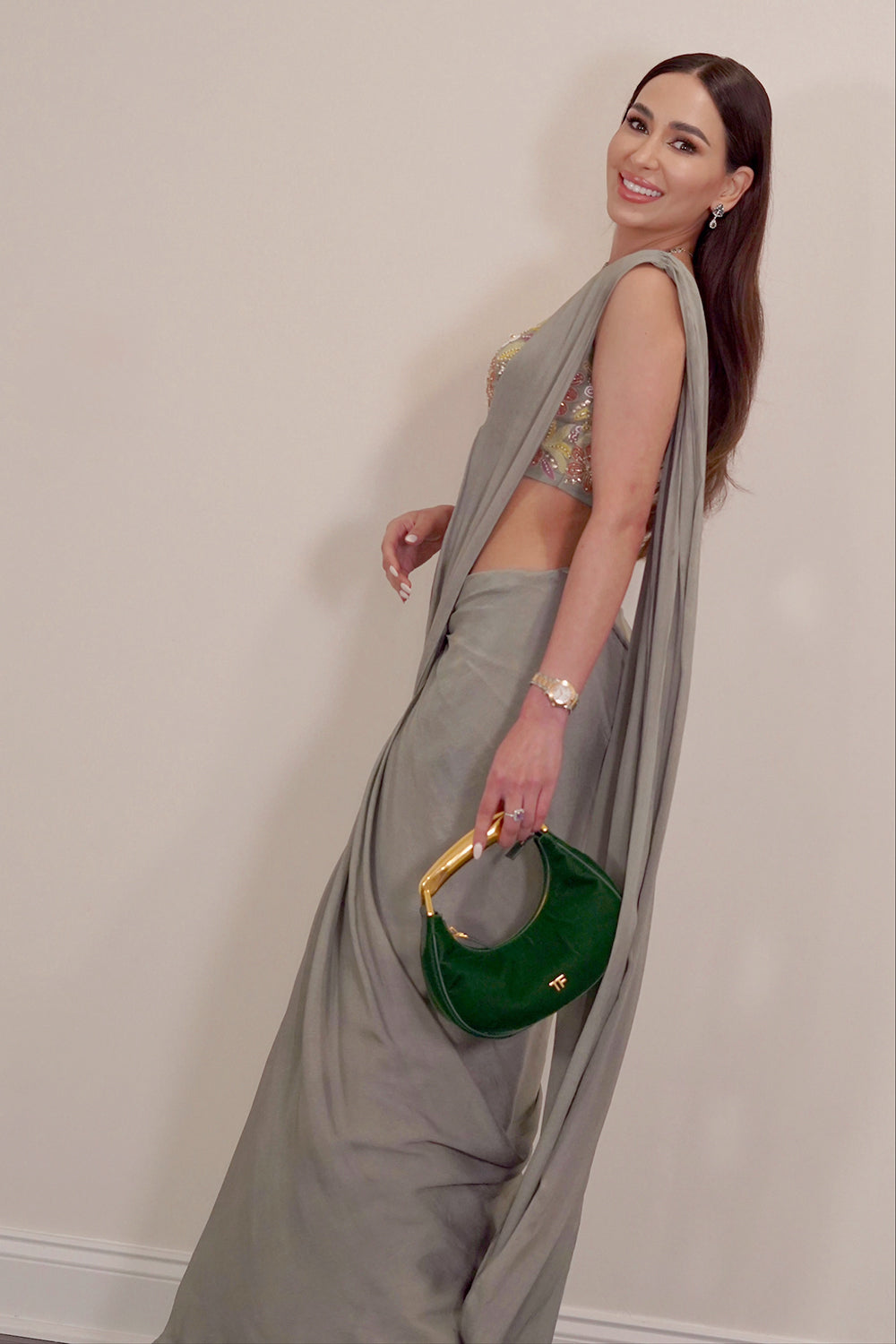 Nikki Khanna in Green Chiffon, Crepe, Linen Solid Pre Draped Saree With Embroidered Blouse